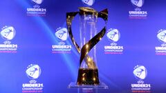 El trofeo de la Eurocopa Sub-21 es el que perseguir&aacute;n todas las selecciones en Polonia el pr&oacute;ximo a&ntilde;o.