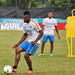 Pékerman convoca Selección local para amistoso contra Brasil
