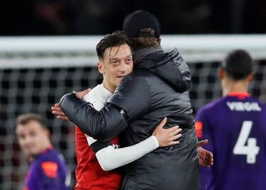 Özil rejected "crazy offers" from Asia, reveals agent