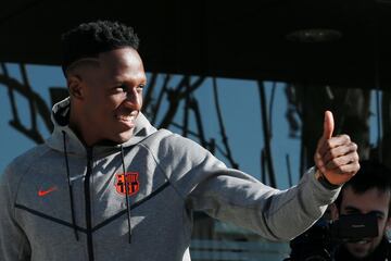 En detalle, el primer día de Yerry Mina en el Barcelona