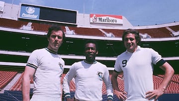 FUSSBALL / US-LIGA: Cosmos New York
v. li.: Franz BECKENBAUER (GER), PELE (BRA), CHINAGLIA (ITA)
' SPORTIMAGE / PRESSE SPORTS *** Local Caption *** 00000100477232