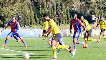 Este lanzamiento al palo de Bellingham acab¨® en el 2-0 de Malen.