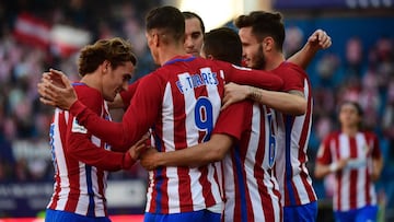 Los jugadores del Atlético celebran el tercer gol.