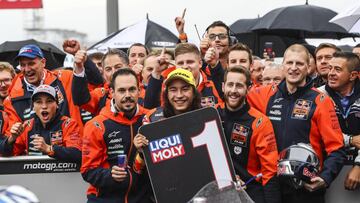 61 ONCU Can (TUR) Red Bull KTM Ajo (KTM), celebrates 1st place during the Moto3 Gran Premio Motul de la comunitat Valenciana at Valencia Ricardo Tormo circuit from November 16 to 18th 2018 in Spain - *** Local Caption *** .