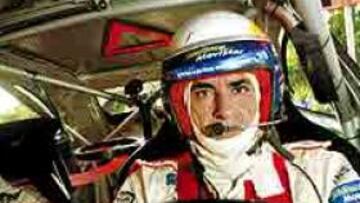 <b>A POR LOEB.</b> Sainz controla a Burns, pero debe intentar restar puntos a su compañero de equipo.