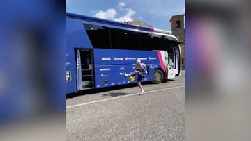 El f¨²tbol que lleva dentro Evenepoel: t¨¦cnica y toques frente a la serie de Pogacar