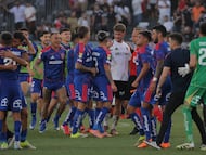 Futbol, Colo Colo vs Universidad de Chile.
Fecha 5, Liga de Primera 2026.
El jugador de Colo Colo Joaquín Sosa, izquierda centro derecha, disputa el balon contra Maximiliano Guerrero de Universidad de Chile durante el partido de primera division disputado en el estadio Monumental de Santiago, Chile.
01/03/2026
Luis Quinteros/Photosport
Football, Colo Colo vs Universidad de Chile.
5th turn, 2026 First Division League.
Colo Colo’s player Joaquín Sosa, left center right, vies for the ball against Maximiliano Guerrero of Universidad de Chile during a first division match at the Monumental stadium in Santiago, Chile.
01/03/2026
Luis Quinteros/Photosport