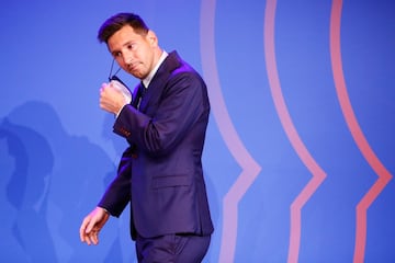 Messi llegando a la rueda de prensa.