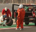 Test día 1: una tuerca deja tirado a Fernando Alonso en Barcelona