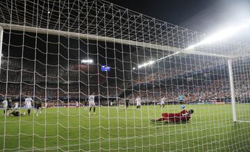 Wojciech Szcz?sny detuvo un penalti lanzado por Dani Parejo.