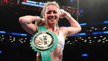 La boxeadora estadounidense Heather Hardy, promotora de quitar la palabra mujer de los cinturones de campeonas.