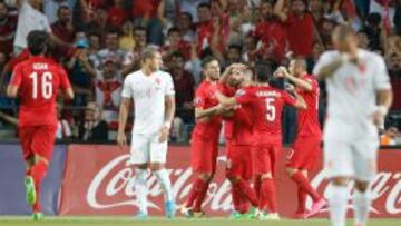 Gol y asistencia de Arda Turan y Holanda ve peligrar la Eurocopa