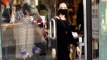 Angelina Jolie, increpada mientras salía de una tienda con su hijo Maddox