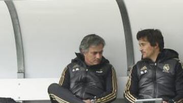 <b>TODO ESTUDIADO. </b>Mourinho y el sancionado Rui Faria han analizado estos días al Barcelona.