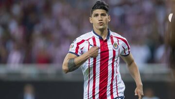 Alan Pulido celebrando su gol ante León