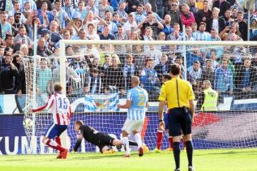 GOL 1-1  Saque de esquina el Málaga cuando Amrabat trataba de rematar ante dos defensores rojiblancos y en su intento de despejar Fernando Torres tocó la pelota para acabar introduciéndose el cuero en su propia portería. 