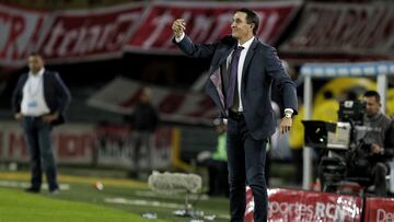 Alexandre Guimaraes durante un partido como director técnico de América de Cali en Liga Colombiana.