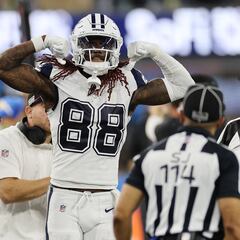 Cowboys respiran con importante triunfo sobre Chargers en juego lleno de castigos