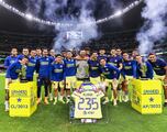 Miguel Layún recibe homenaje previo al Clásico Joven