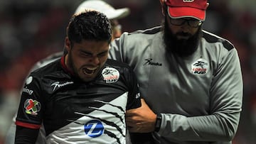 César Cercado tuvo una mala noche, pues sufrió de una apertura en la cabeza, retrasó el encuentro 15 minutos y lo expulsaron 15 segundos después por doble amarilla.