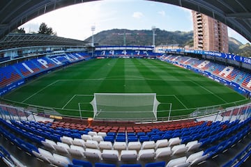 El estadio abrió sus puertas el 14 de septiembre de 1947.