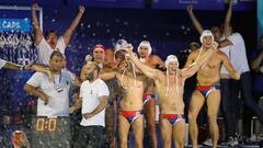 GRAF8753. BARCELONA, 28/07/2018.- Los jugadores de la selecci&oacute;n nacional de Serbia celebran la victoria ante Espa&ntilde;a, al t&eacute;rmino de la final del Europeo de Waterpolo disputada esta noche en las piscinas Bernat Picornell de Barcelona. E