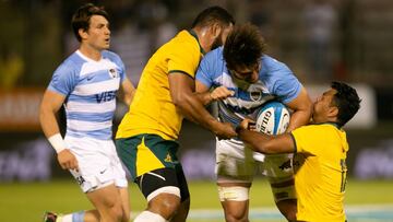 La selecci&oacute;n argentina despleg&oacute; su mejor juego en la primera mitad pero luego no pudieron hacer nada para frenar la reacci&oacute;n de Australia, que se llev&oacute; el duelo.