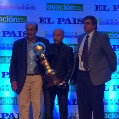 Sampaoli recibió su premio como mejor técnico de América