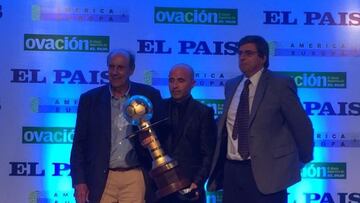 Sampaoli recibió su premio como mejor técnico de América