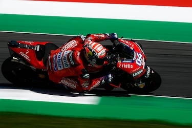 Hablar de velocidad es, sin duda alguna, hacerlo de Ducati. La marca italiana se caracteriza por sus motos potentes y rapidísimas, así que el récord de velocidad solo podía ser para uno de sus pilotos. Lo logró Andrea Dovizioso, durante los terceros entrenamientos del GP de Italia de 2019. El circuito de Mugello es ideal para este tipo de registros.