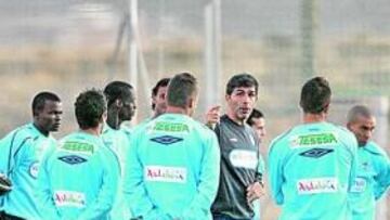 <b>VUELTA A TAJO. </b>Juan Ramón Muñiz da instrucciones a sus hombres.