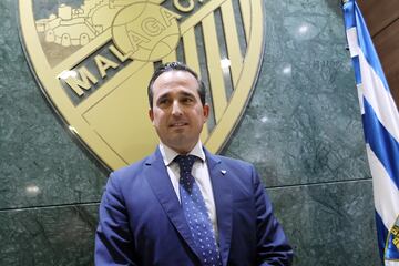 El nuevo director general bajo el escudo del Málaga,.