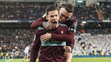 Santi Mina y Iago Aspas celebran el tanto que supuso el definitivo empate 2-2 en el Santiago Bernab&eacute;u. 