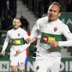 Un discutido penalti de Reyes y un golazo de Manolín sentencian a Rodri