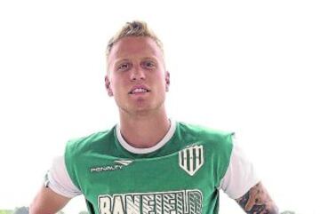 Tiene 19 años y nació en Chile. Es hijo de Leonardo Rodríguez, figura icono de los azules en los 90. Actualmente es delantero de Banfield.