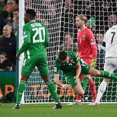 La secuencia del codazo de Cristiano que provocó su expulsión ante Irlanda