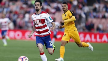 Isaac Cuenca, en un partido con el Granada.