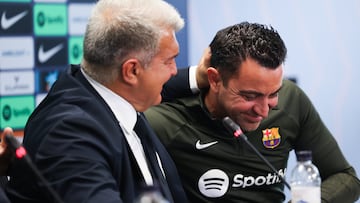 25/04/24 
RUEDA DE PRENSA 
FC BARCELONA 
XAVI HERNANDEZ JOAN LAPORTA 