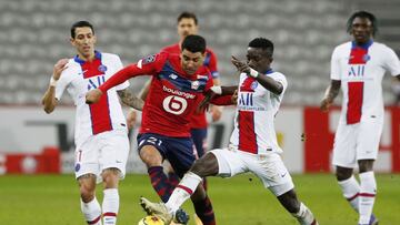 Soccer Football - Ligue 1 - Lille v Paris St Germain - Stade Pierre-Mauroy, Lille, France - December 20, 2020 Lille&#039;s Benjamin Andre in action with Paris St Germain&#039;s Idrissa Gueye REUTERS/Pascal Rossignol