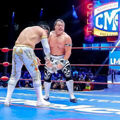 Místico reta a Último Guerrero a un mano a mano