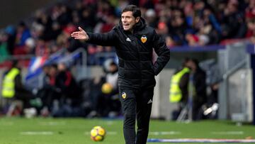 GRAF5013. MADRID, 04/02/2018.- El entrenador del Valencia, Marcelino García Toral, durante el partido de Liga en Primera División ante el Atlético de Madrid disputado esta noche en el Wanda Metropolitano. EFE/ Rodrigo Jiménez