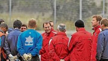 <b>ÚLTIMO ESFUERZO. </b>De Biasi le pidió a sus futbolistas un último esfuerzo y que no bajen los brazos, pese a estar prácticamente descendidos.