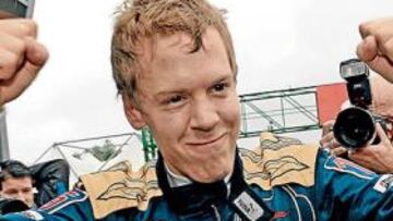 <b>NUEVO TALENTO. </b>Vettel aprovechó su manejo del coche sobre la lluvia y el excelente motor Ferrari de su Toro Rosso para pasar de promesa a realidad de la Fórmula 1.