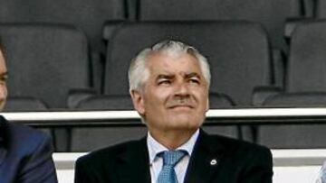 <b>SIN SOLUCIÓN.</b> Pernía no sabe cómo salir ahora del lío en el que se ha metido con Gaspar.