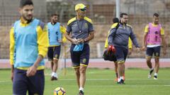 Paco Ayestaran, durante un entrenamiento de Las Palmas.