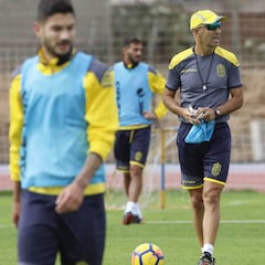 Ayestaran ironiza: "Un equipo desunido, sin apoyo del club..."