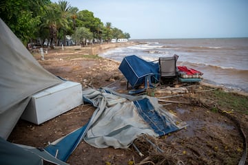 Instalaciones del Camping Els Alfacs afectadas por las lluvias en Alcanar, Tarragona, Catalunya (España). 