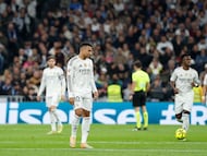 Los jugadores del Madrid, desolados por la derrota ante el Celta.
