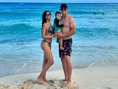 “Nos conocimos en Chile, cuando él estaba en el club, y en México tuvimos un hijo y nos casamos”