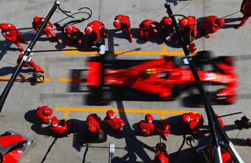 SHANGHAI, CHINA - APRIL 15: Kimi Raikkonen of Finland driving the (7) Scuderia Ferrari SF71H makes a pit stop for new tyres during the Formula One Grand Prix of China at Shanghai International Circuit on April 15, 2018 in Shanghai, China.  (Photo by Mark Thompson/Getty Images)